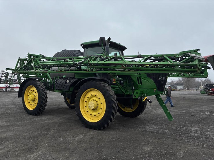 2017-john-deere-r4045-image-1