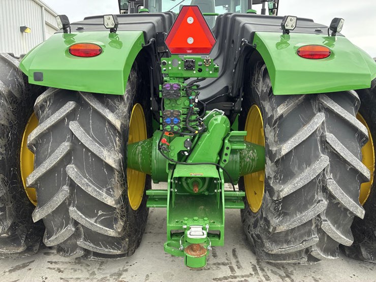 2025-john-deere-9r-590-image-31