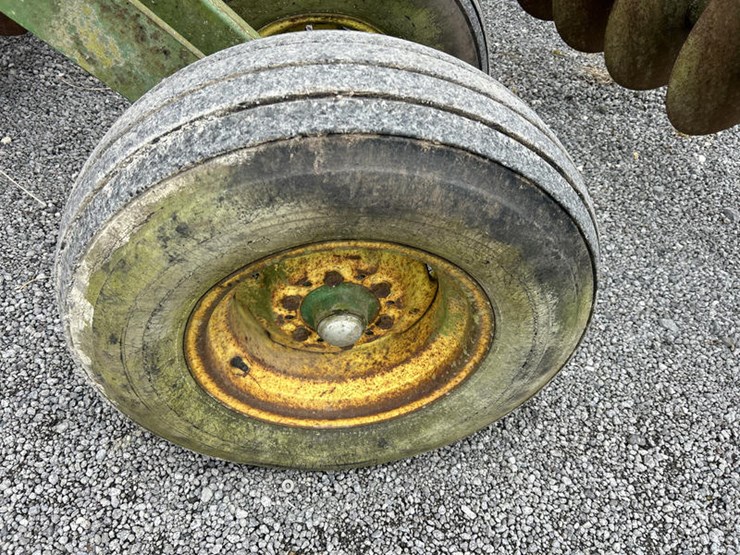 john-deere-230-image-11