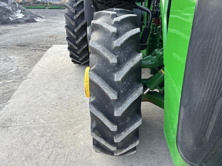 2012-john-deere-8260r-image-41