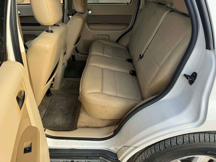 2010-ford-escape-image-17