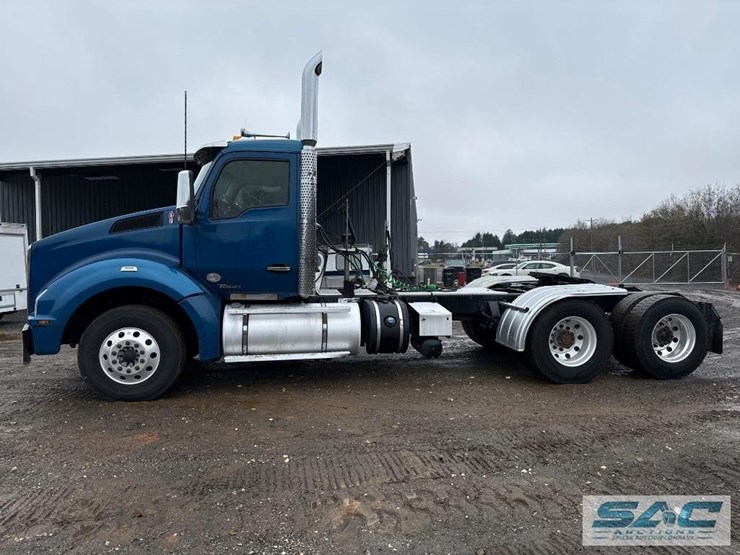 2015-kenworth-t880-image-2
