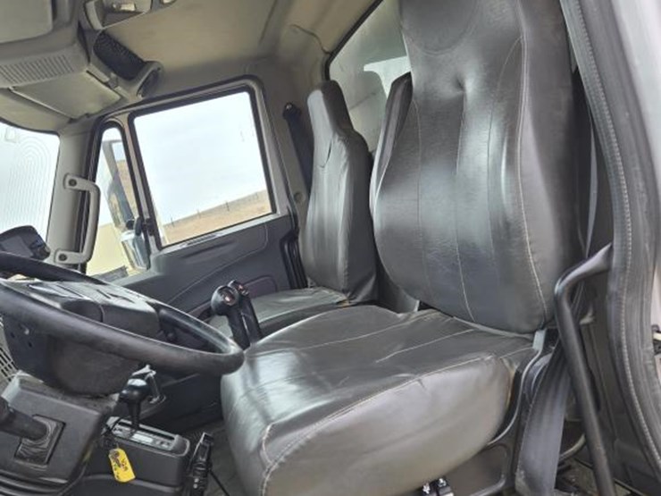 2014-international-7400-image-26