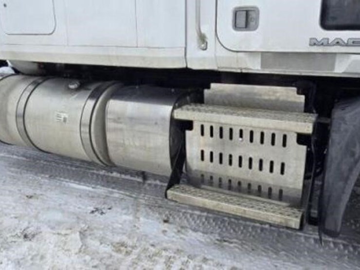 2012-mack-cxu-pinnacle-hiway-tractor---sleeper---h-image-28