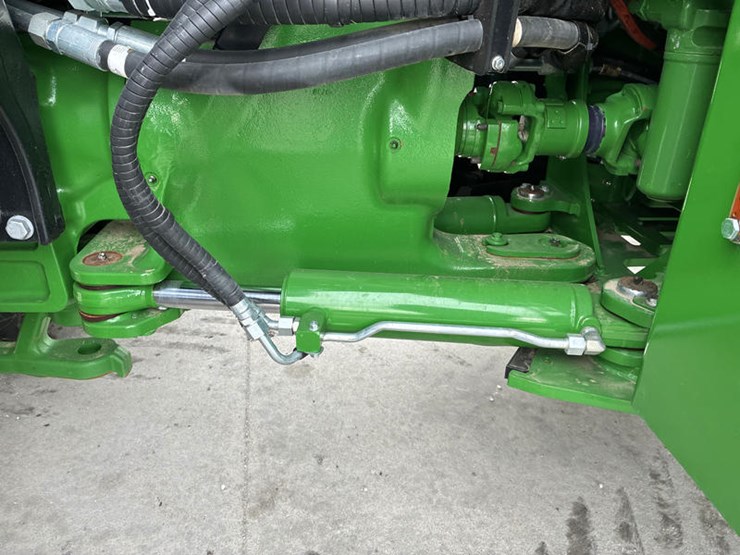 2025-john-deere-9r-590-image-21