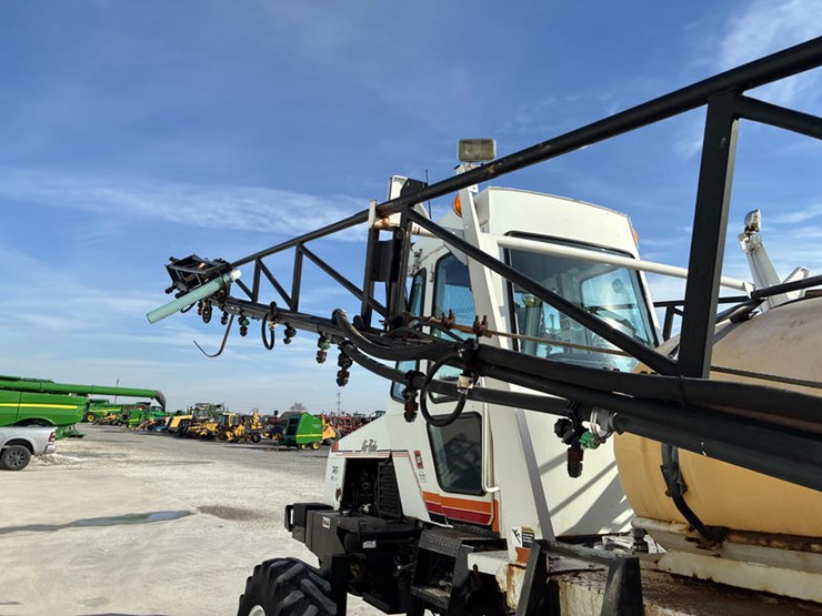 2010-willmar-745-image-35