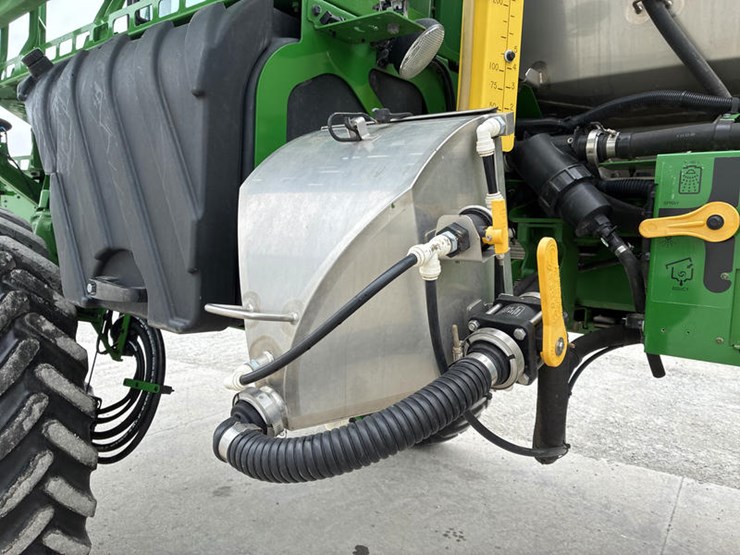 2021-john-deere-r4030-image-43