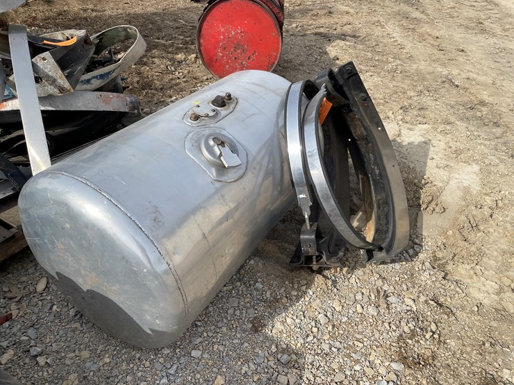 #4269-•-peterbilt-fuel-tank-image-3