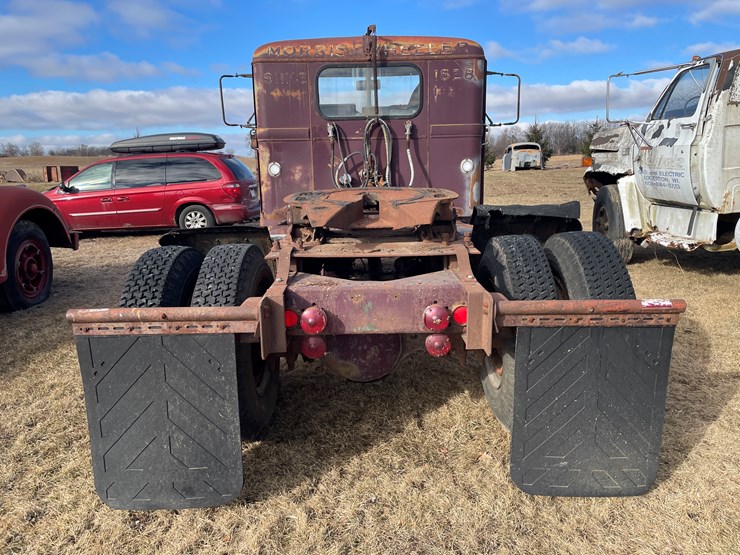 #4205-•-autocar-day-cab-semi-tractor,-(has-title)-image-5