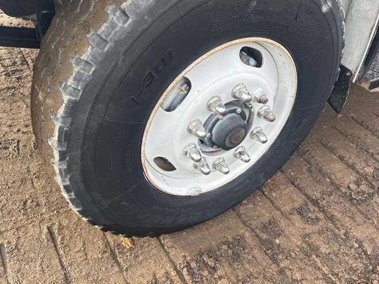 2009-freightliner-mc-4000-gallon-t/a-water-truck-image-17