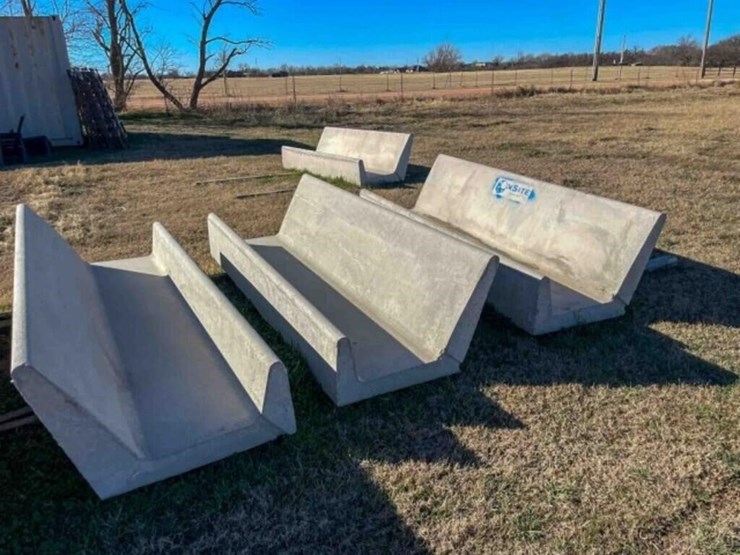 6-new-concrete-cattle-feed-bunks-image-3