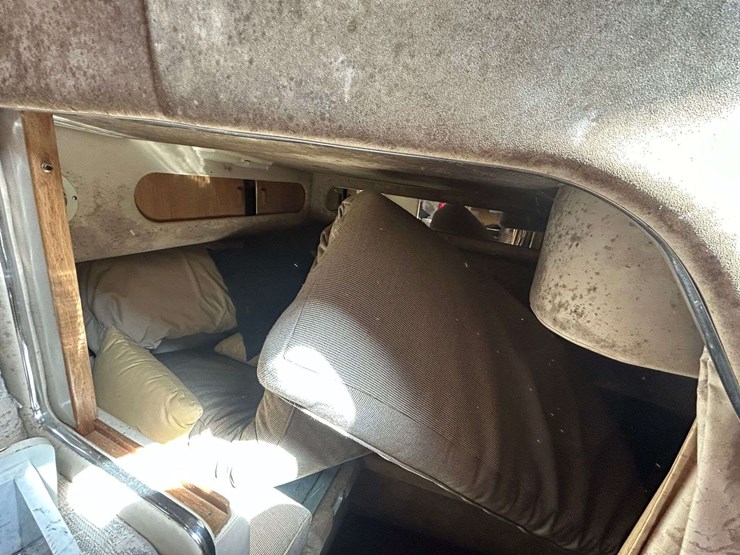 sea-ray-290-sundancer-boat-image-15