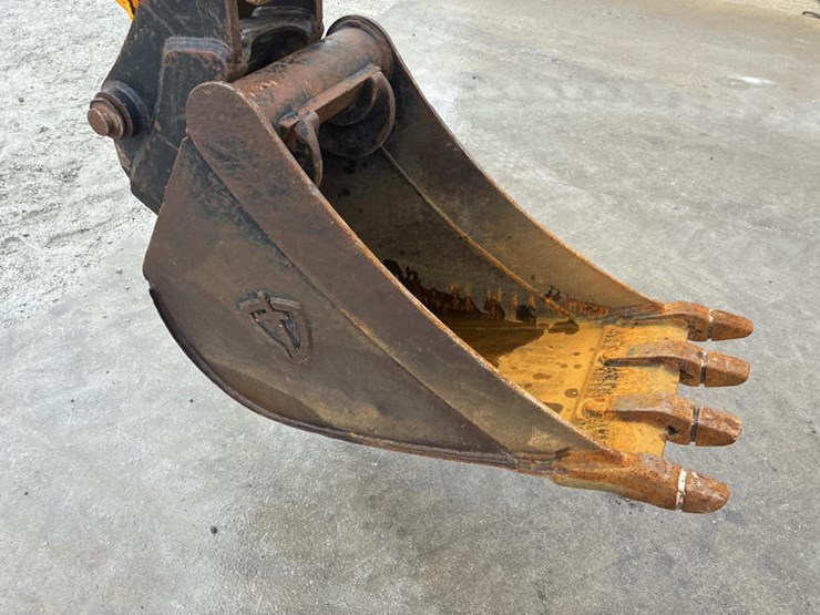 2019-jcb-3cx-image-35