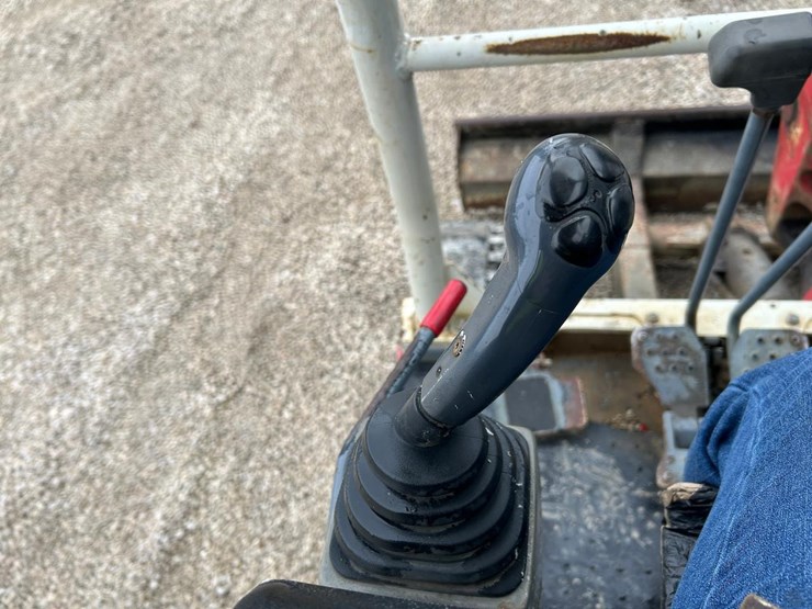 takeuchi-tb250-image-41