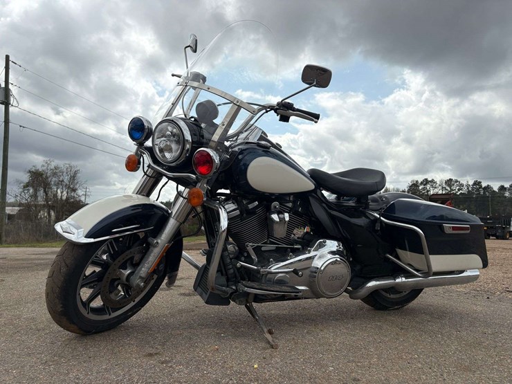 2020-harley-davidson-road-king-police-motorcycle-(26,595-miles)-image-1