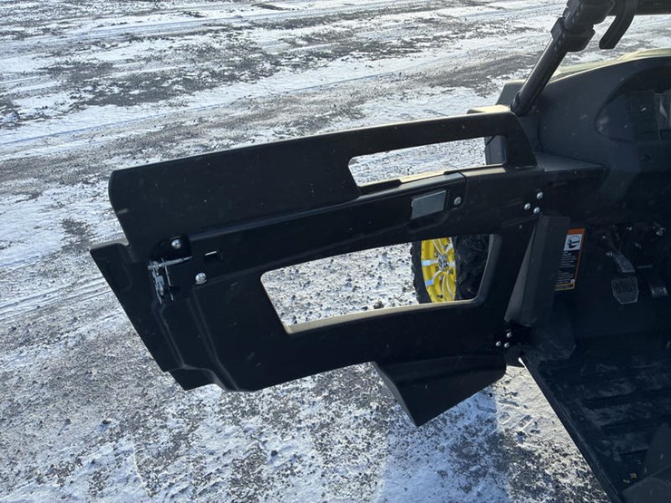 john-deere-gator-image-39