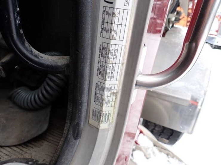 2011-peterbilt-365-image-13