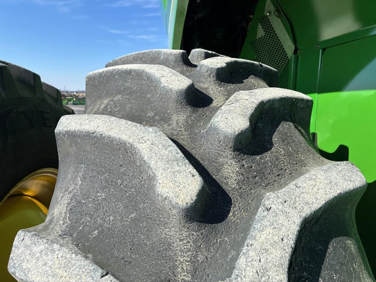 2013-john-deere-s670-image-32