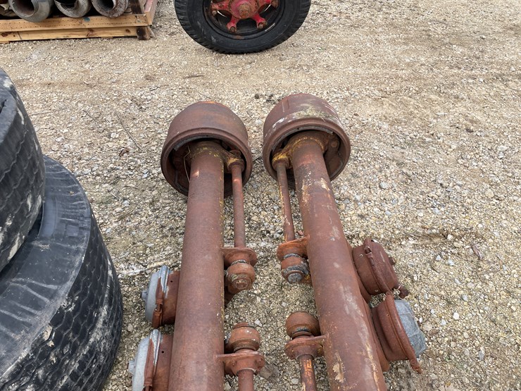 #4256-•-(2)-vintage-trailer-axles-image-6