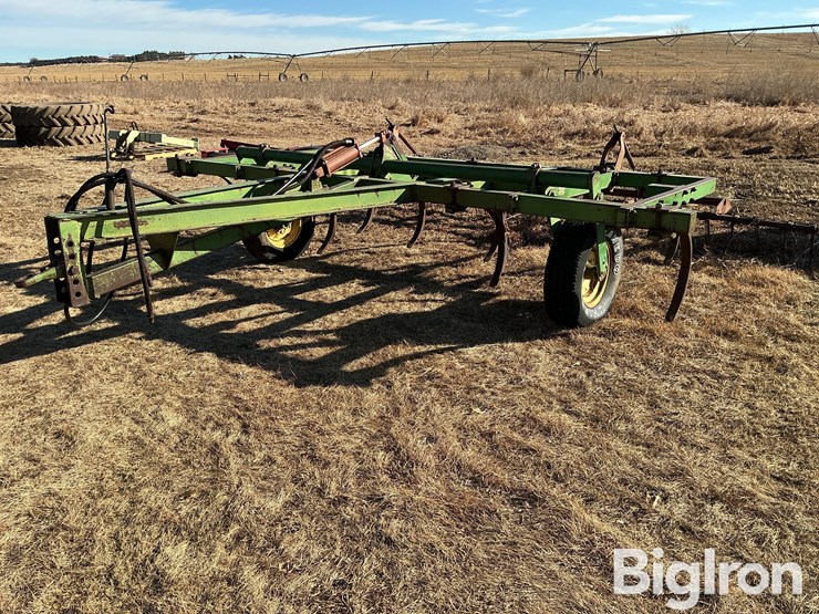 john-deere-100-image-1