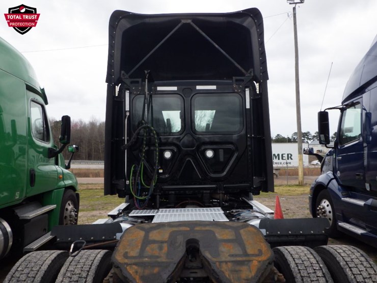 2021-freightliner-cascadia-116-image-10