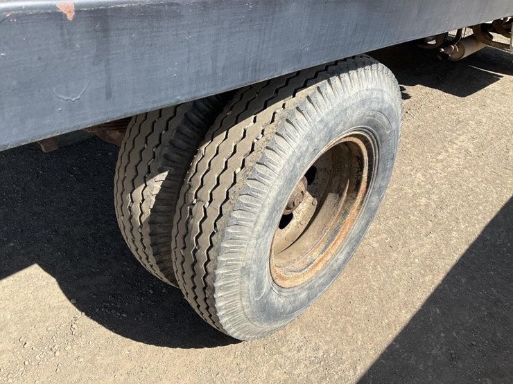 1974-ford-600-image-9