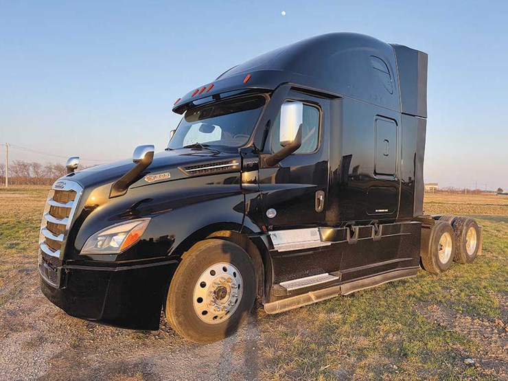 2022-freightliner-cascadia-126-image-1