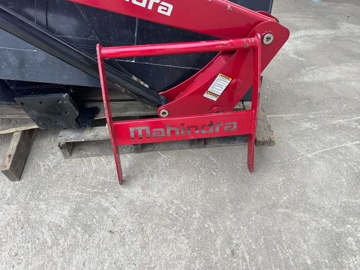 mahindra-2665cl-front-loader-image-8