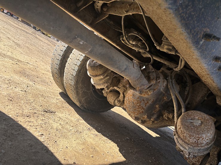 2009-peterbilt-340-image-61