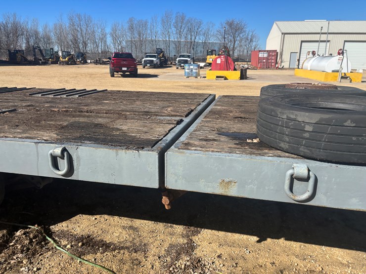 #2320-•-2008-interstate-30'-tri-axle-equipment-trailer-image-19