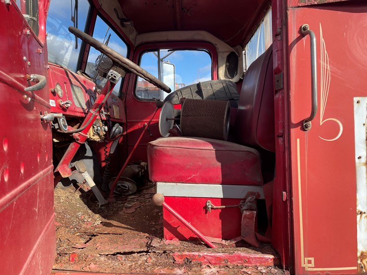 #4206-•-1951-mack-fire-truck-cab-and-chassis,-(no-title)-image-20