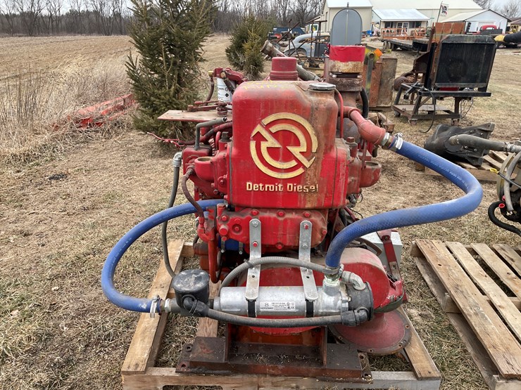 #4229-•-detroit-471-diesel-engine-on-stand-image-3