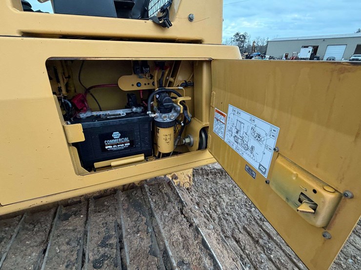 2007-caterpillar-d3g-lgp-image-24