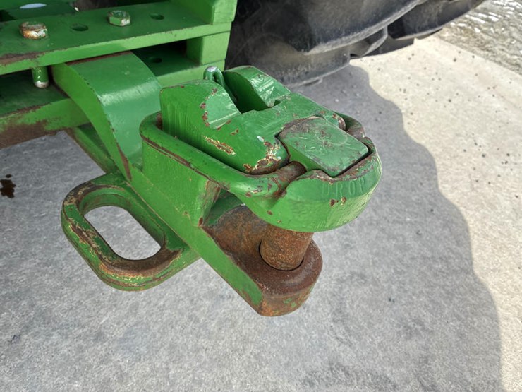 2013-john-deere-8335r-image-33