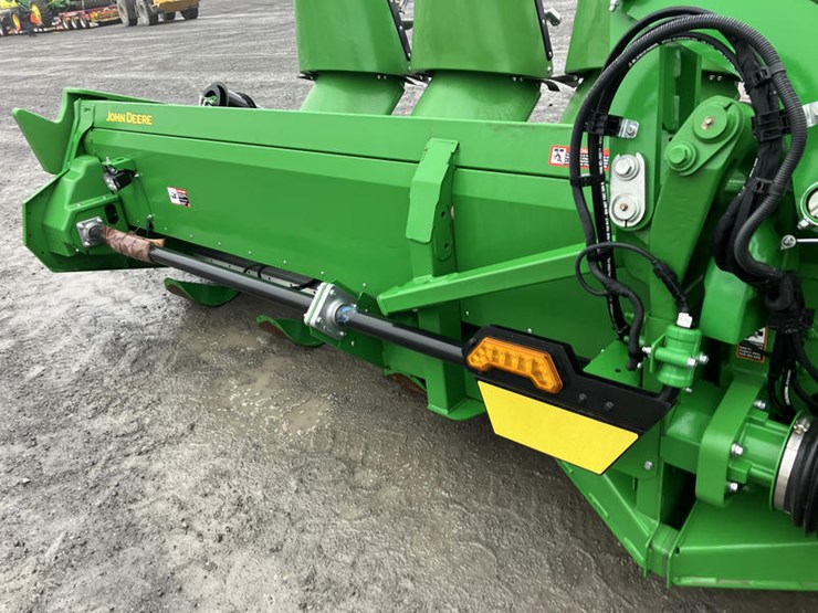 2024-john-deere-c16f-image-10