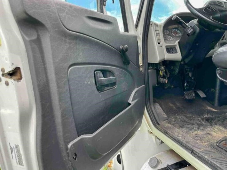 2014-international-durastar-4300-image-12