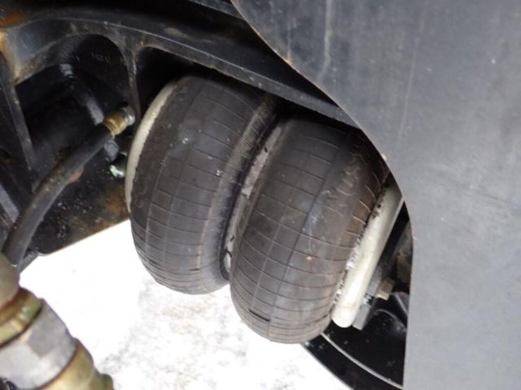 2011-peterbilt-365-image-75