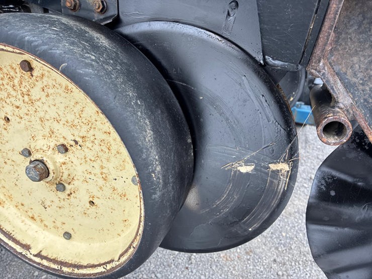 1997-kinze-2600-image-14