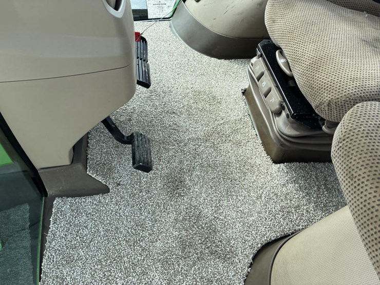 2013-john-deere-8335r-image-74