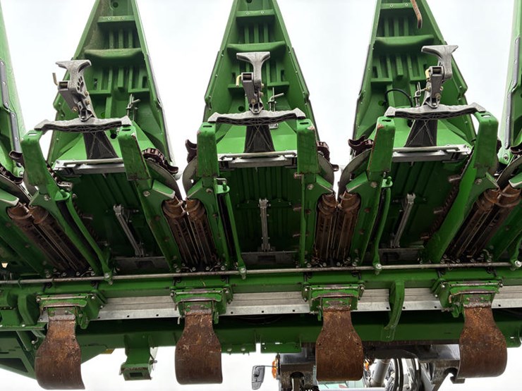 2024-john-deere-c12f-image-24