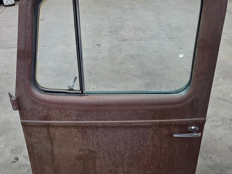 #4272-•-l-model-mack-drivers-side-door-image-1