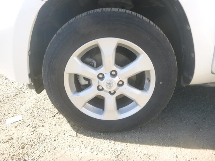 2014-toyota-rav4-image-13