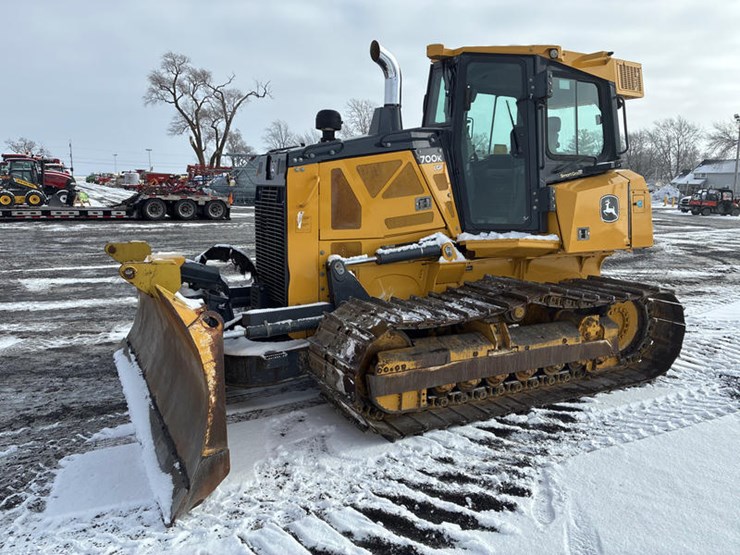 2020-john-deere-2020-image-1