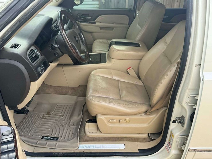 2010-gmc-yukon-denali-image-11