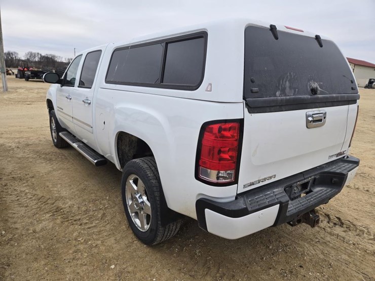 2013-gmc-sierra-2500-image-7