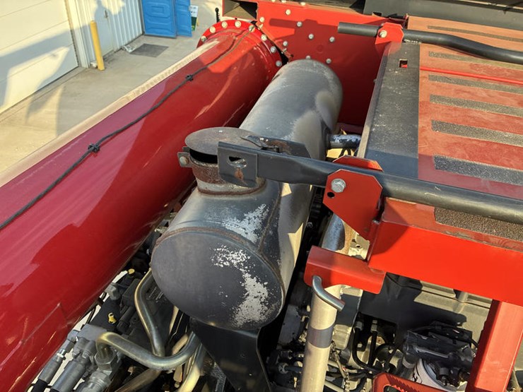 2010-case-ih-8120-image-93