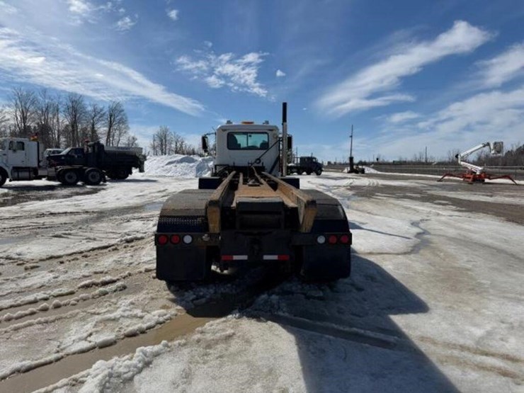 2009-mack-granite-gu813-image-8