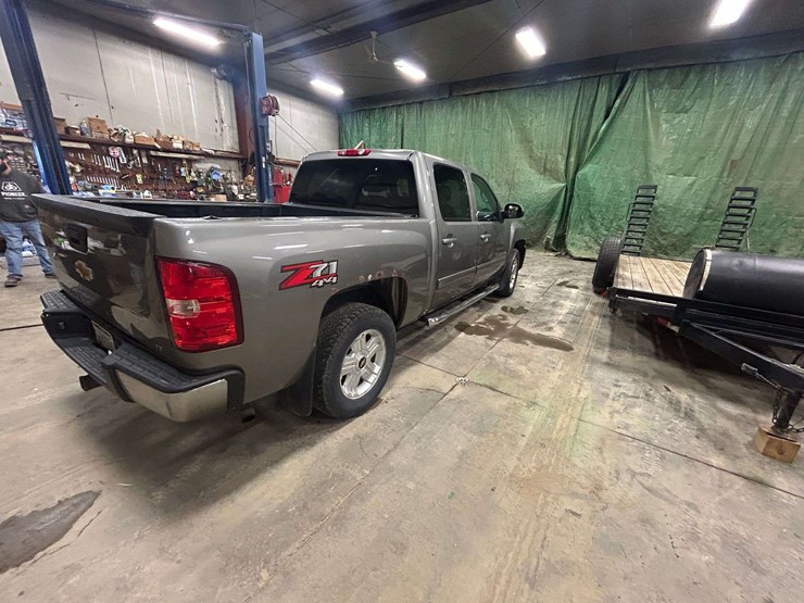 2013-chevy-silverado-lt-z71-pick-up-truck-image-4