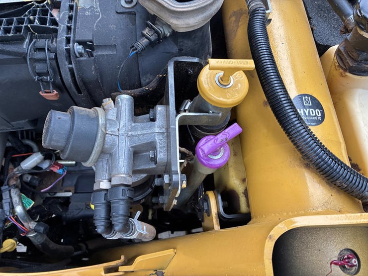 2017-caterpillar-415f2-image-60