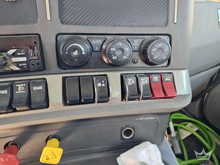 2019-kenworth-t880-image-19